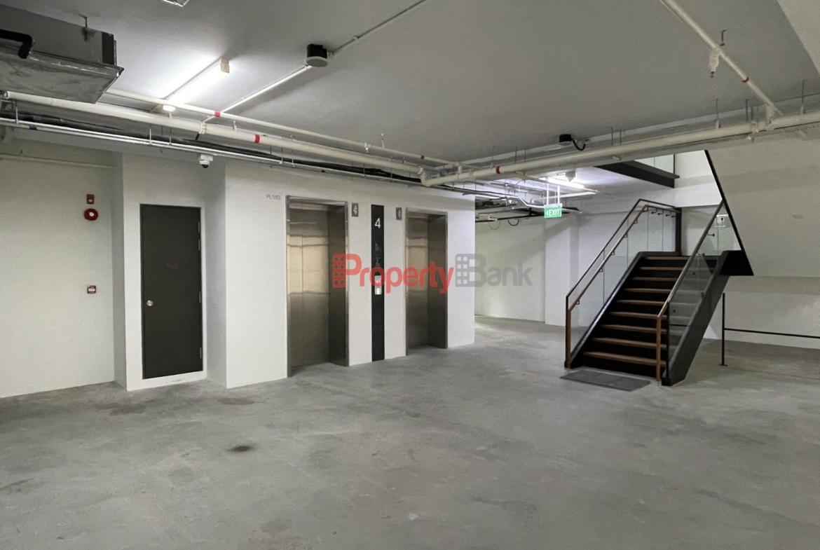 Rare duplex CBD office with internal staircase