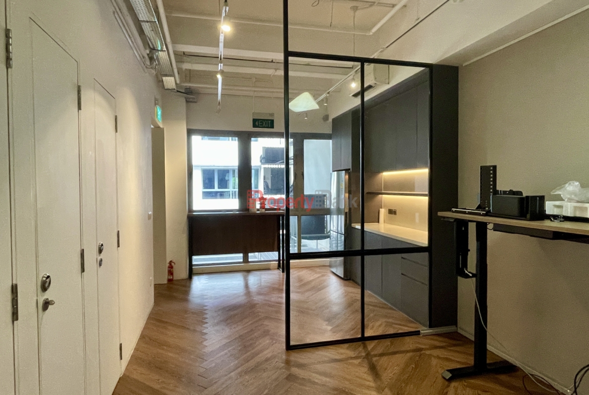 Ready fitted office for lease in Clarke Quay