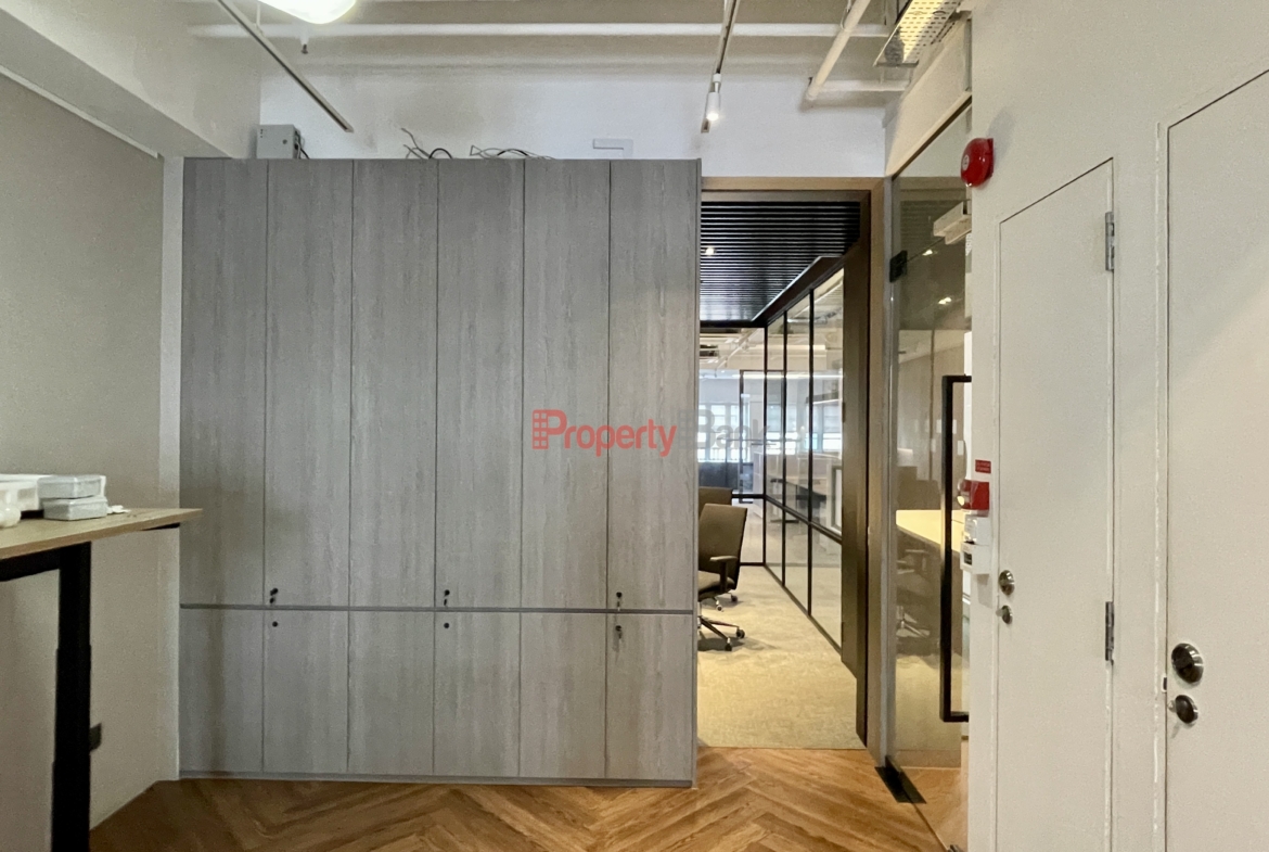 Ready fitted office for lease in Clarke Quay