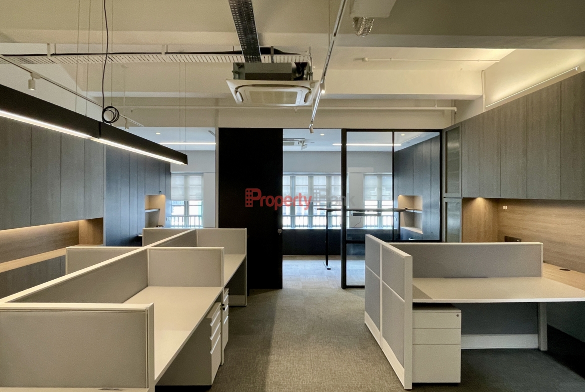 Open workstation in Clarke Quay office