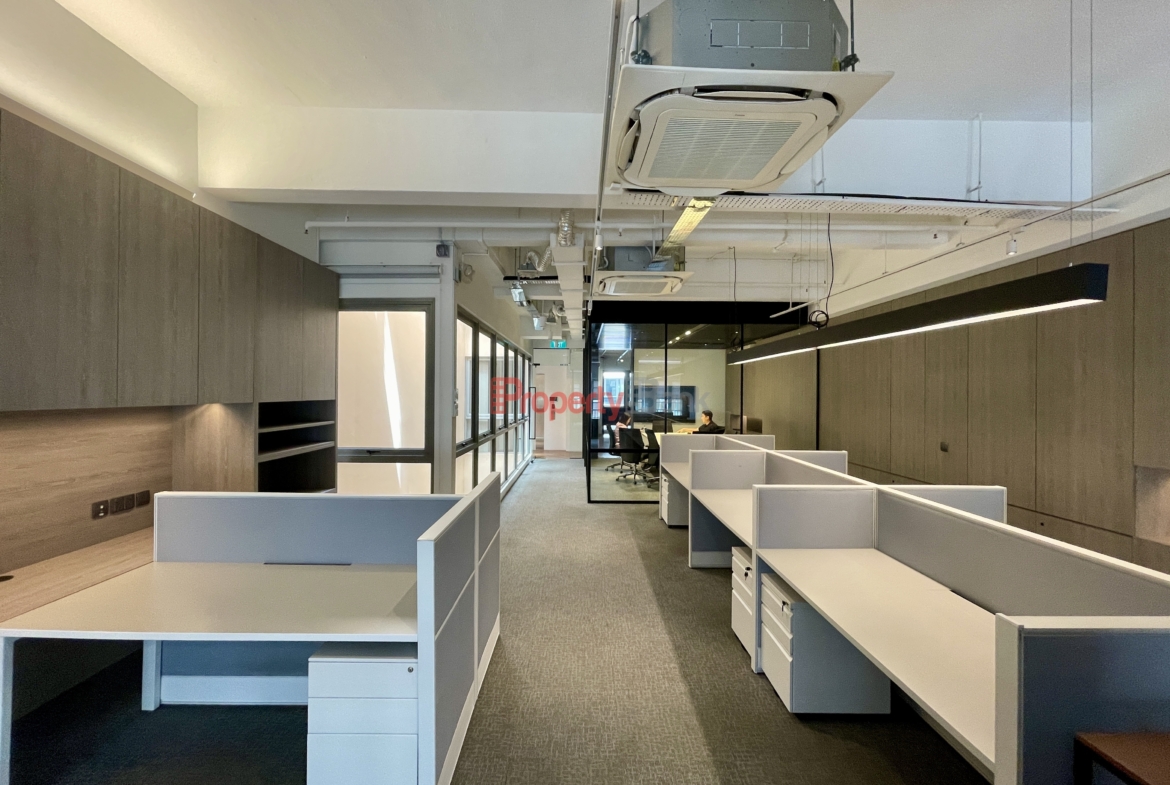 Fitted office with meeting room in Clarke Quay
