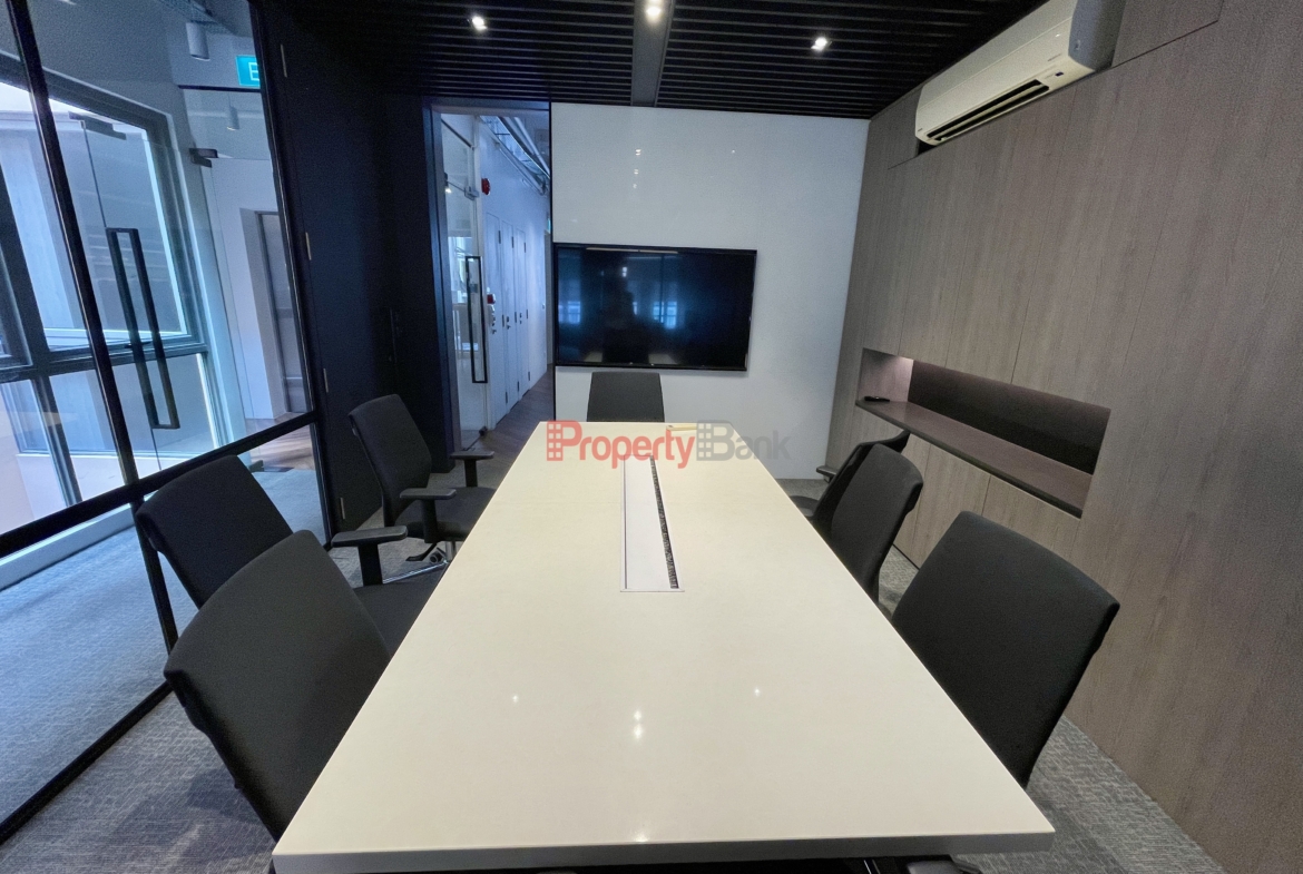 Fitted office with meeting room in Clarke Quay