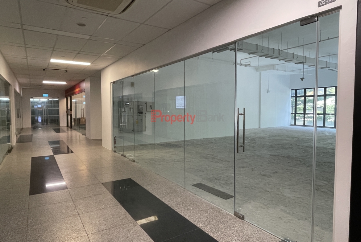 Retail space for rent near MRT