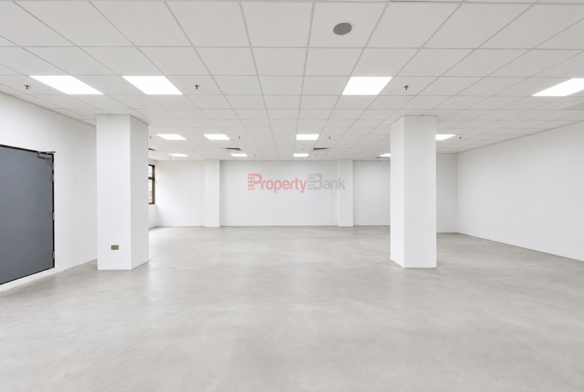 Self-levelling screed flooring in an industrial unit
