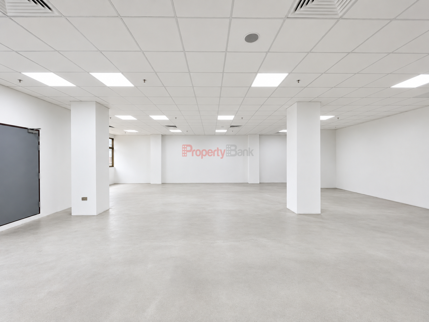Self-levelling screed flooring in an industrial unit